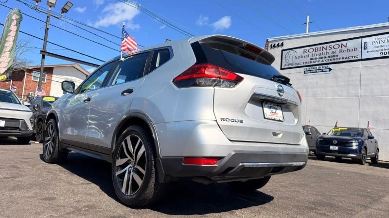 2017 Nissan Rogue - Image 8 of 12
