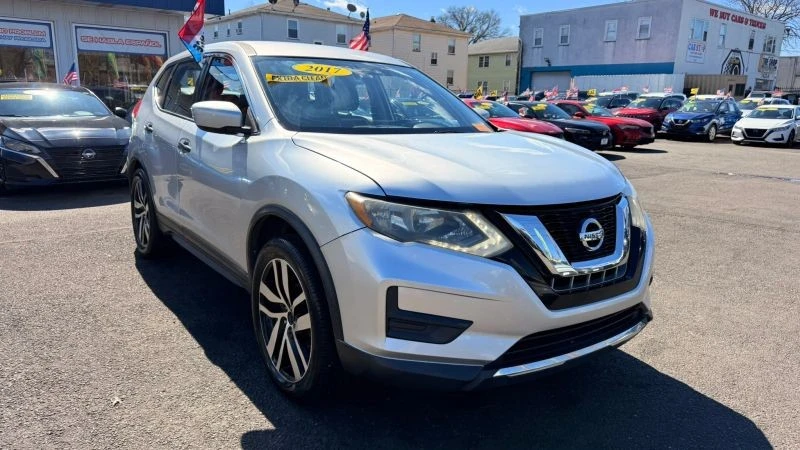 2017 Nissan Rogue - Image 2 of 12