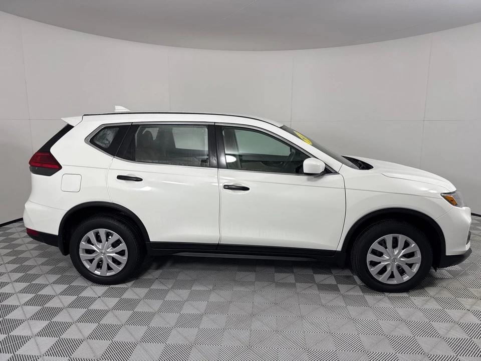 2017 Nissan Rogue - Image 4 of 12