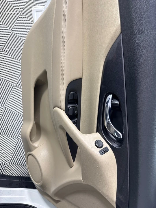 2017 Nissan Rogue - Image 11 of 12