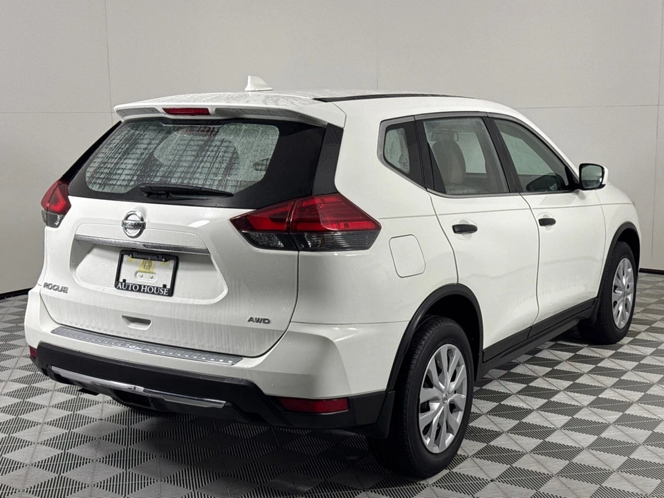 2017 Nissan Rogue - Image 5 of 12