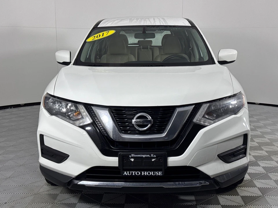 2017 Nissan Rogue - Image 10 of 12