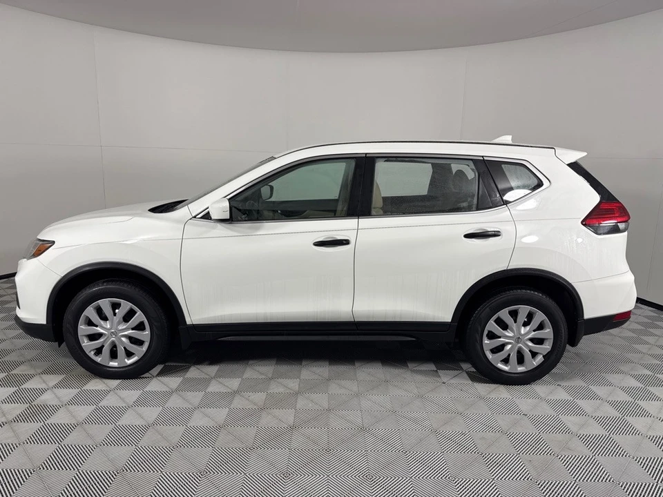 2017 Nissan Rogue - Image 8 of 12