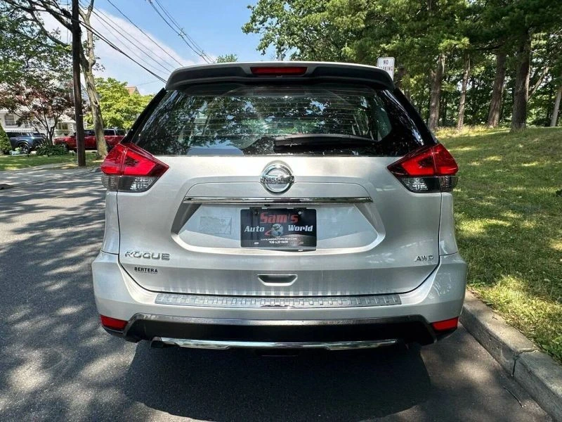 2017 Nissan Rogue - Image 8 of 12