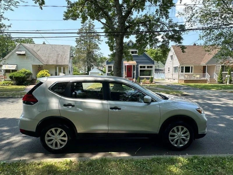 2017 Nissan Rogue - Image 6 of 12