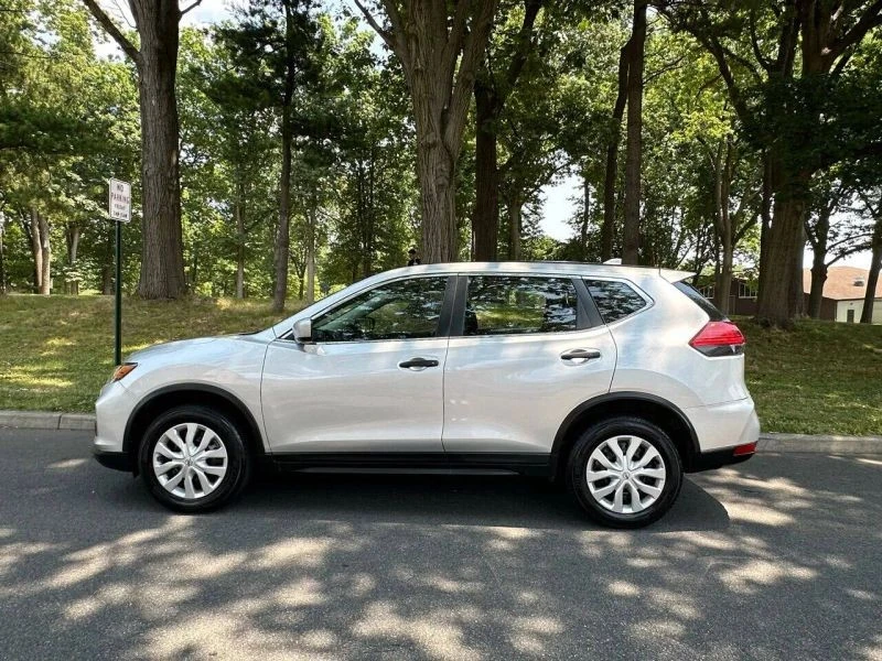 2017 Nissan Rogue - Image 10 of 12