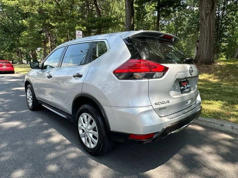 2017 Nissan Rogue - Image 9 of 12