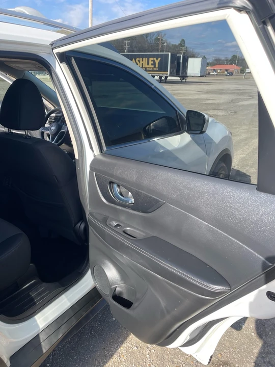 2017 Nissan Rogue - Image 15 of 20