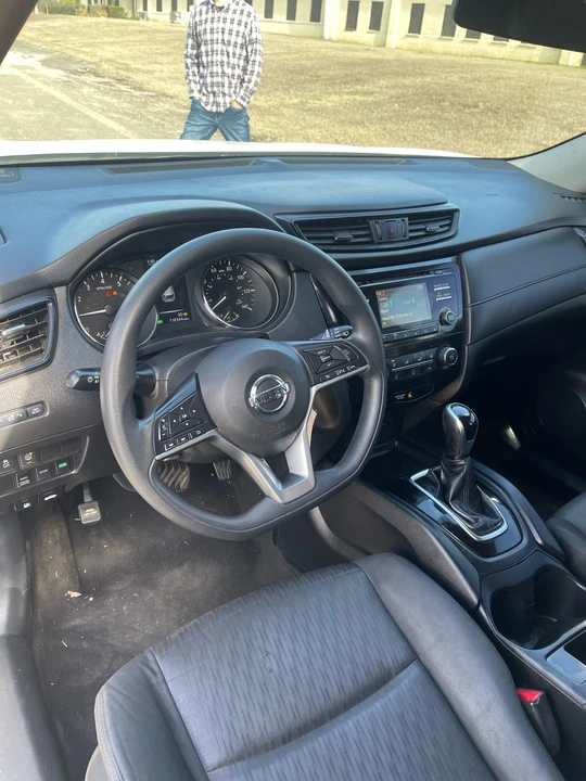 2017 Nissan Rogue - Image 10 of 20