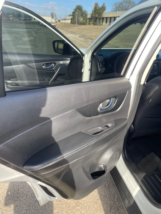2017 Nissan Rogue - Image 13 of 20