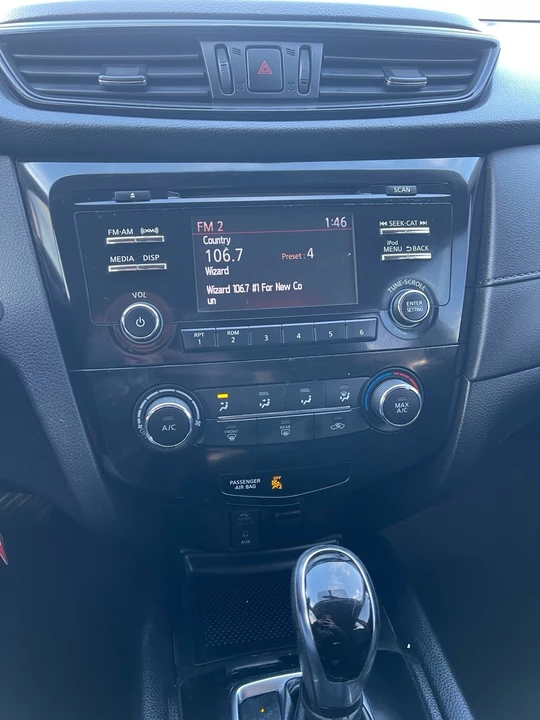 2017 Nissan Rogue - Image 11 of 20
