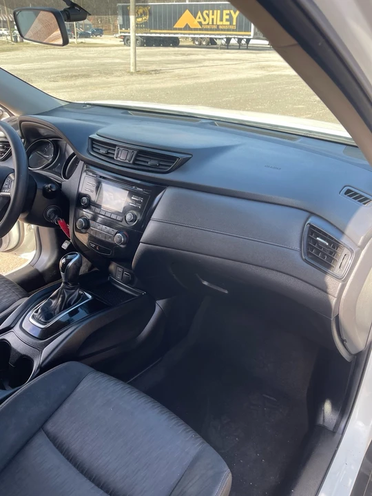 2017 Nissan Rogue - Image 18 of 20