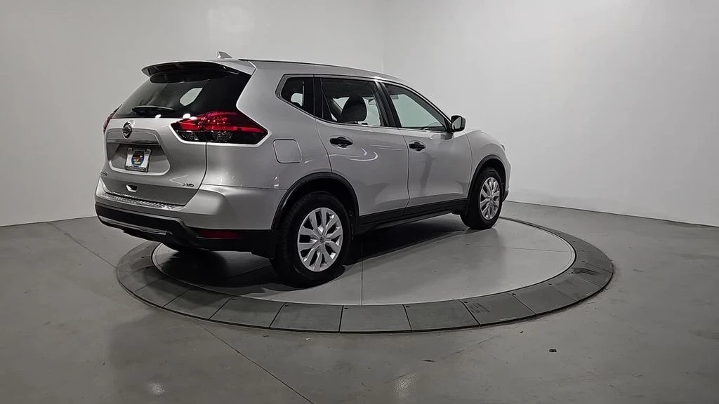 2017 Nissan Rogue - Image 5 of 12