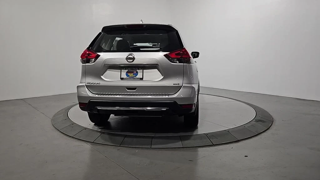 2017 Nissan Rogue - Image 4 of 12