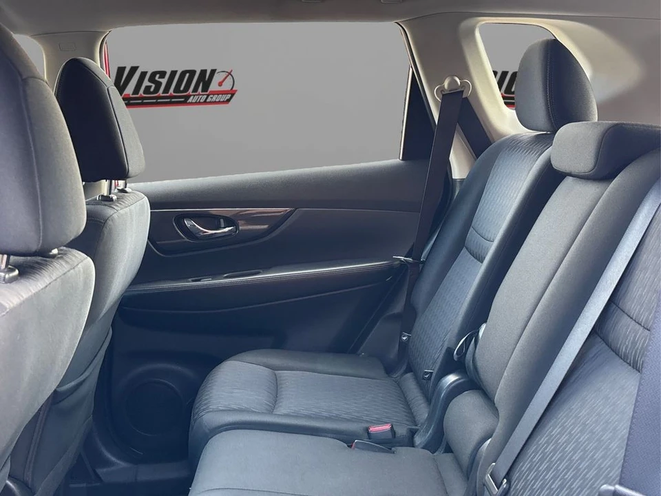 2017 Nissan Rogue - Image 10 of 12