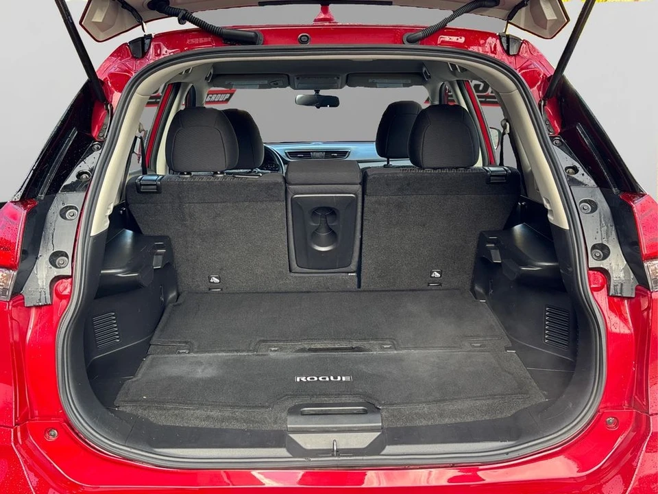 2017 Nissan Rogue - Image 11 of 12