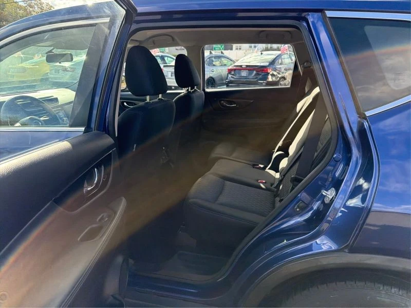 2017 Nissan Rogue - Image 10 of 12