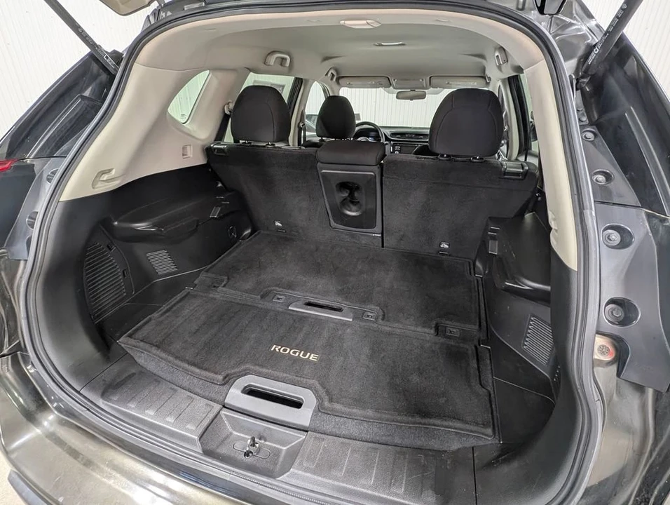 2017 Nissan Rogue - Image 8 of 12
