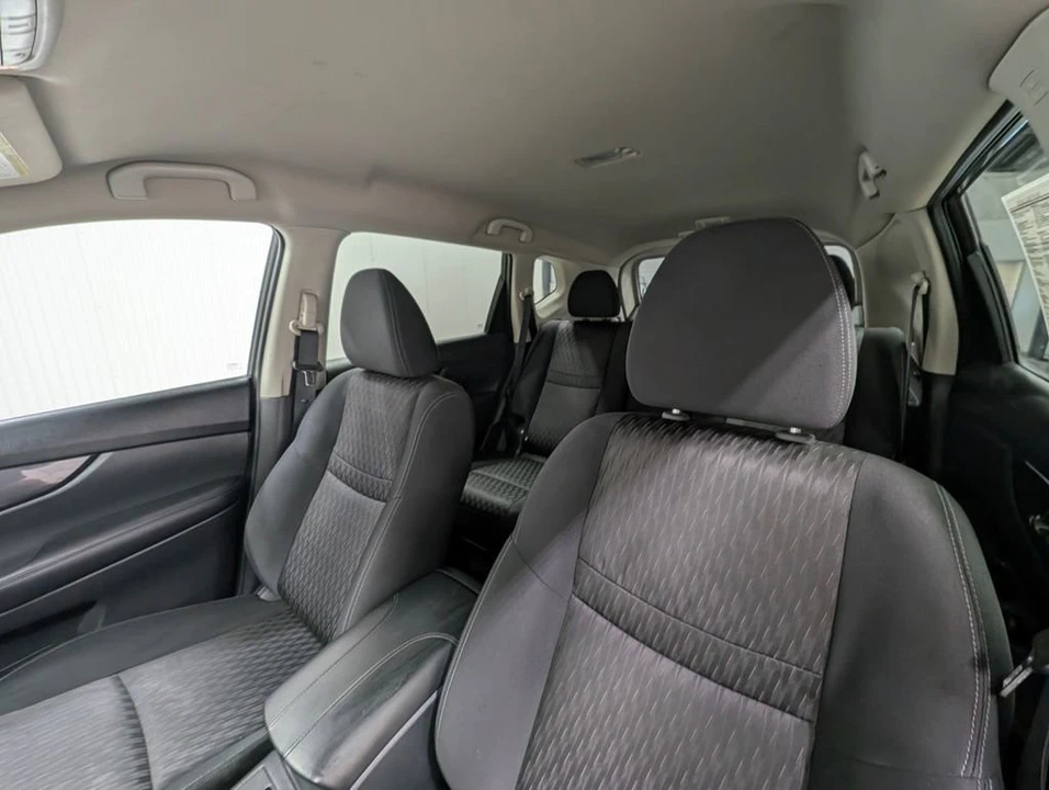 2017 Nissan Rogue - Image 4 of 12