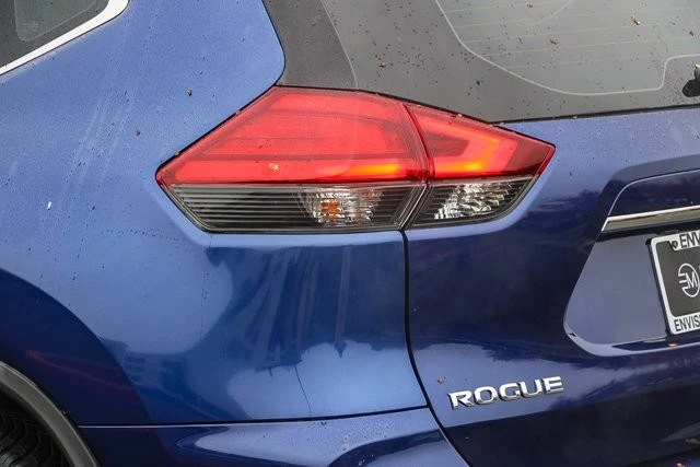2017 Nissan Rogue - Image 11 of 12