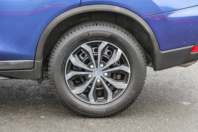 2017 Nissan Rogue - Image 10 of 12