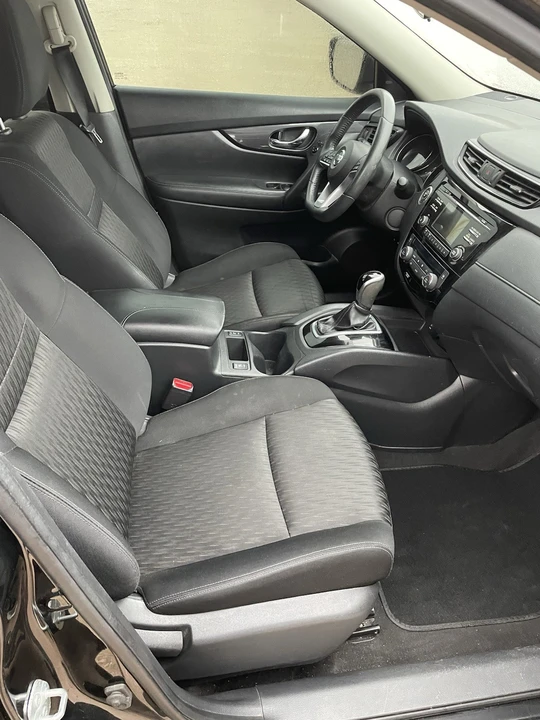 2017 Nissan Rogue - Image 9 of 17