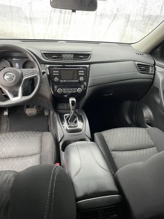 2017 Nissan Rogue - Image 10 of 17