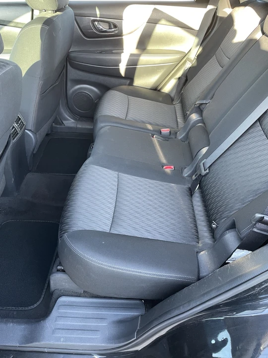 2017 Nissan Rogue - Image 12 of 17