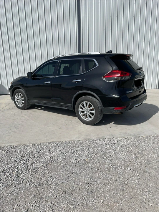 2017 Nissan Rogue - Image 4 of 17