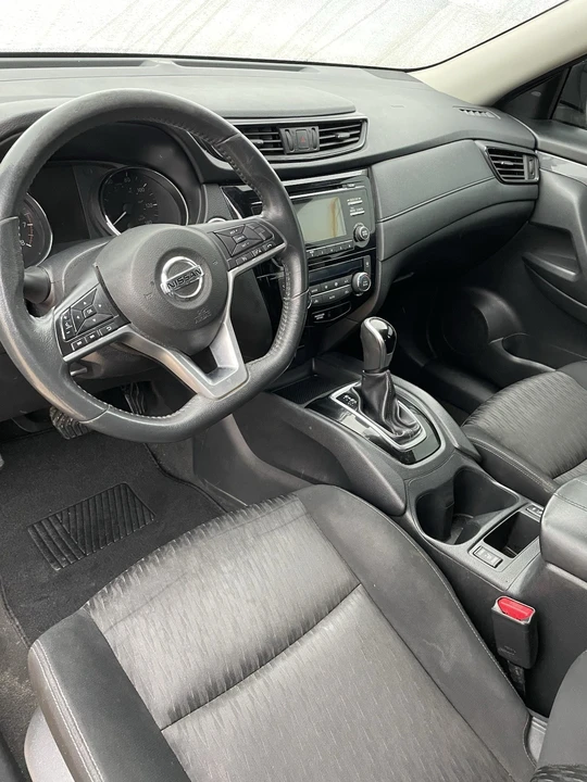 2017 Nissan Rogue - Image 8 of 17