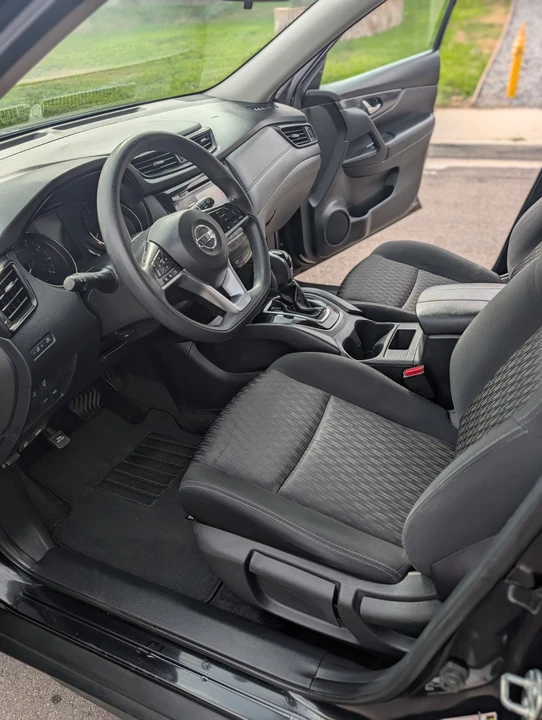 2017 Nissan Rogue - Image 4 of 21