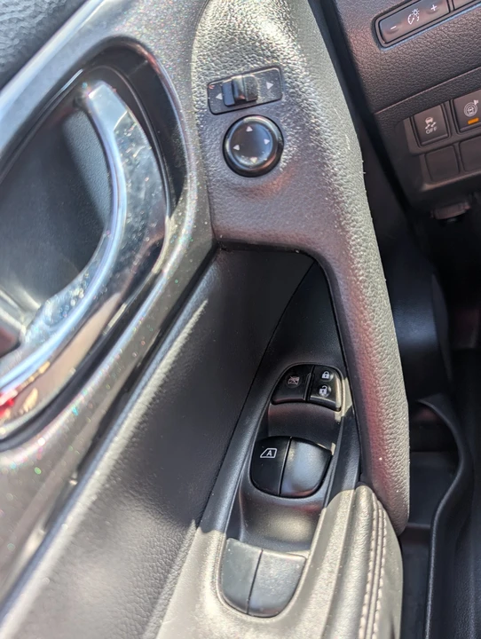 2017 Nissan Rogue - Image 19 of 21