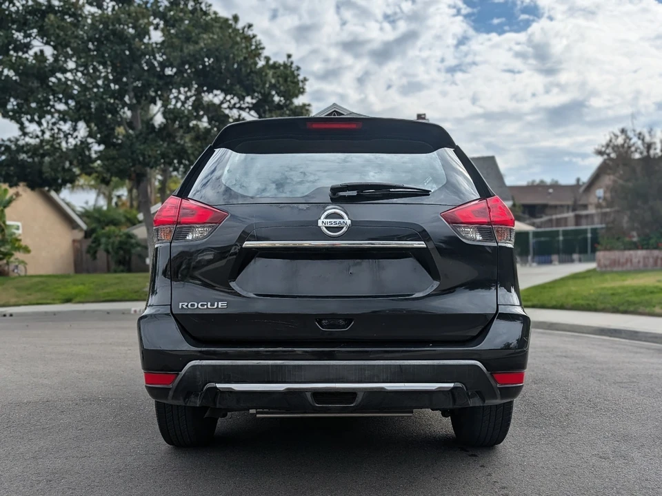 2017 Nissan Rogue - Image 11 of 21