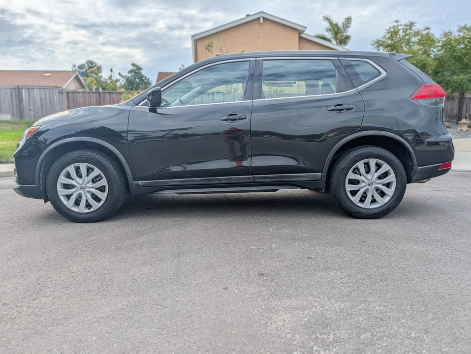 2017 Nissan Rogue - Image 10 of 21