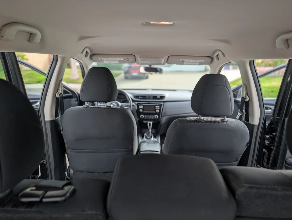 2017 Nissan Rogue - Image 7 of 21