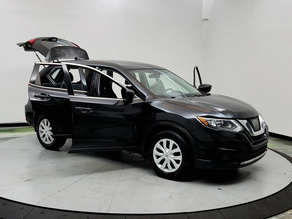 2017 Nissan Rogue - Image 10 of 12
