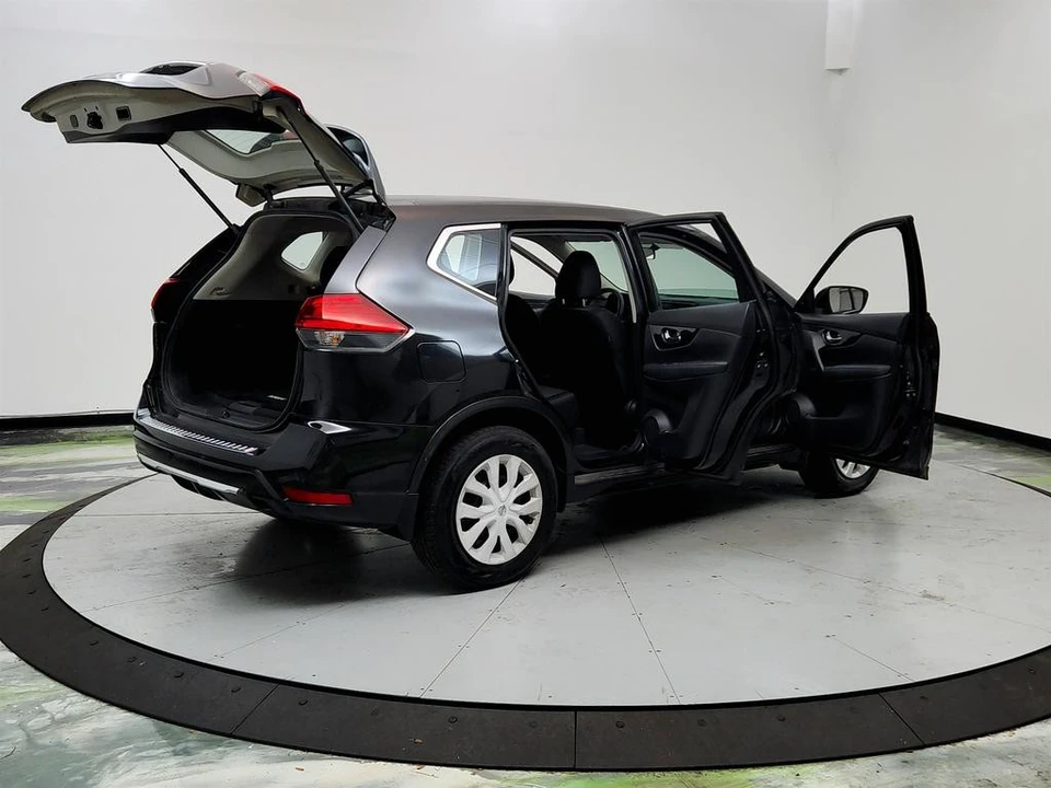 2017 Nissan Rogue - Image 11 of 12