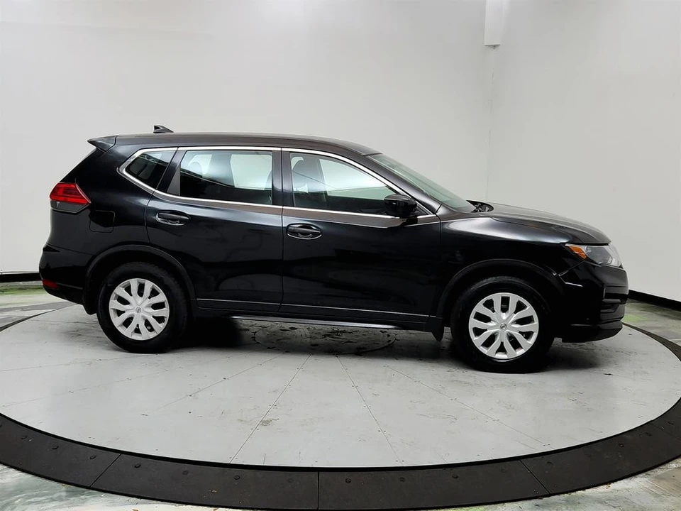 2017 Nissan Rogue - Image 4 of 12