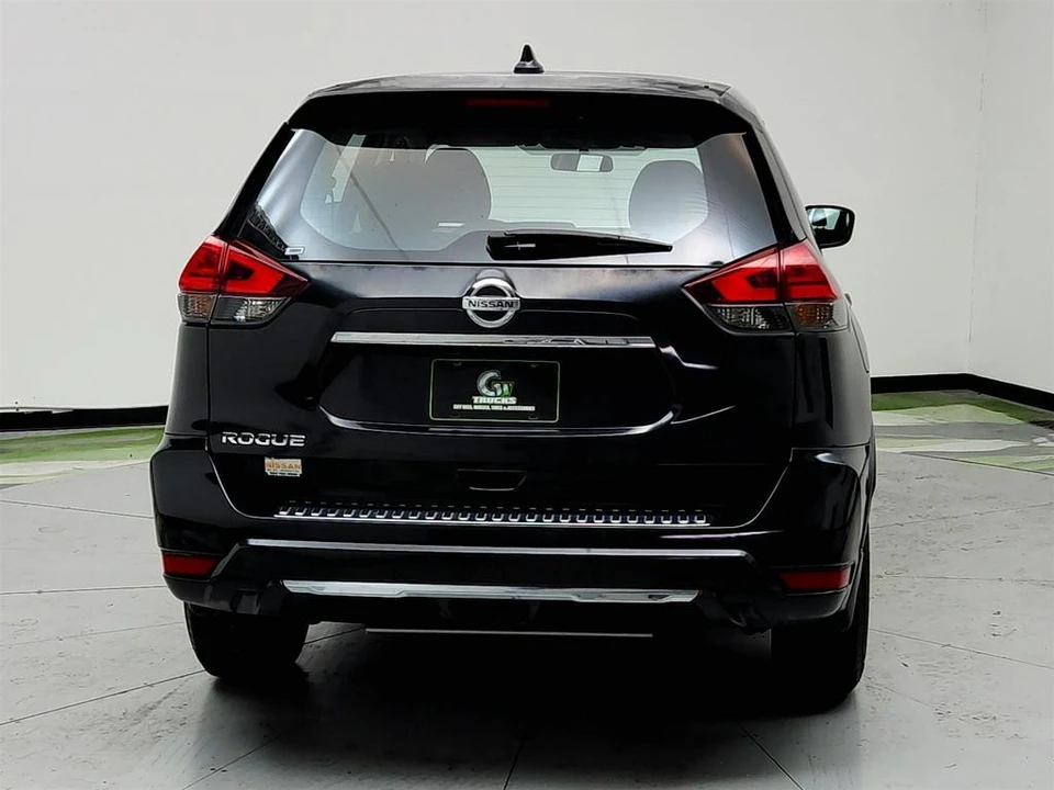 2017 Nissan Rogue - Image 6 of 12
