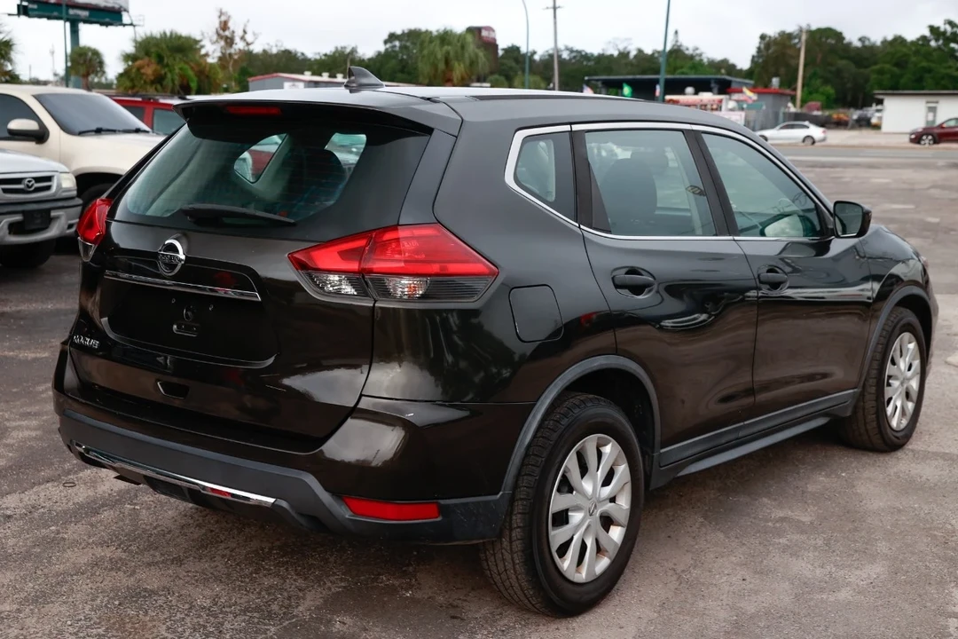 2017 Nissan Rogue - Image 11 of 21