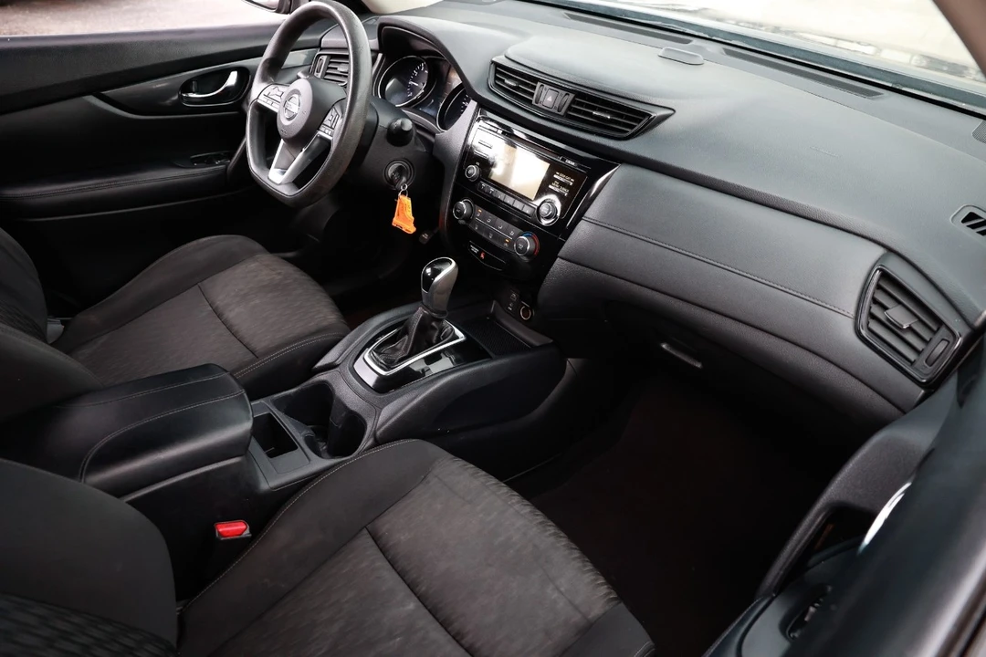 2017 Nissan Rogue - Image 17 of 21