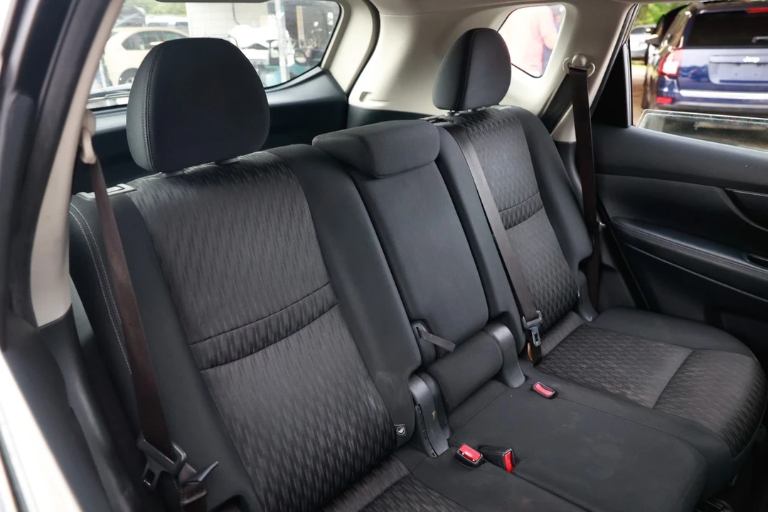 2017 Nissan Rogue - Image 15 of 21