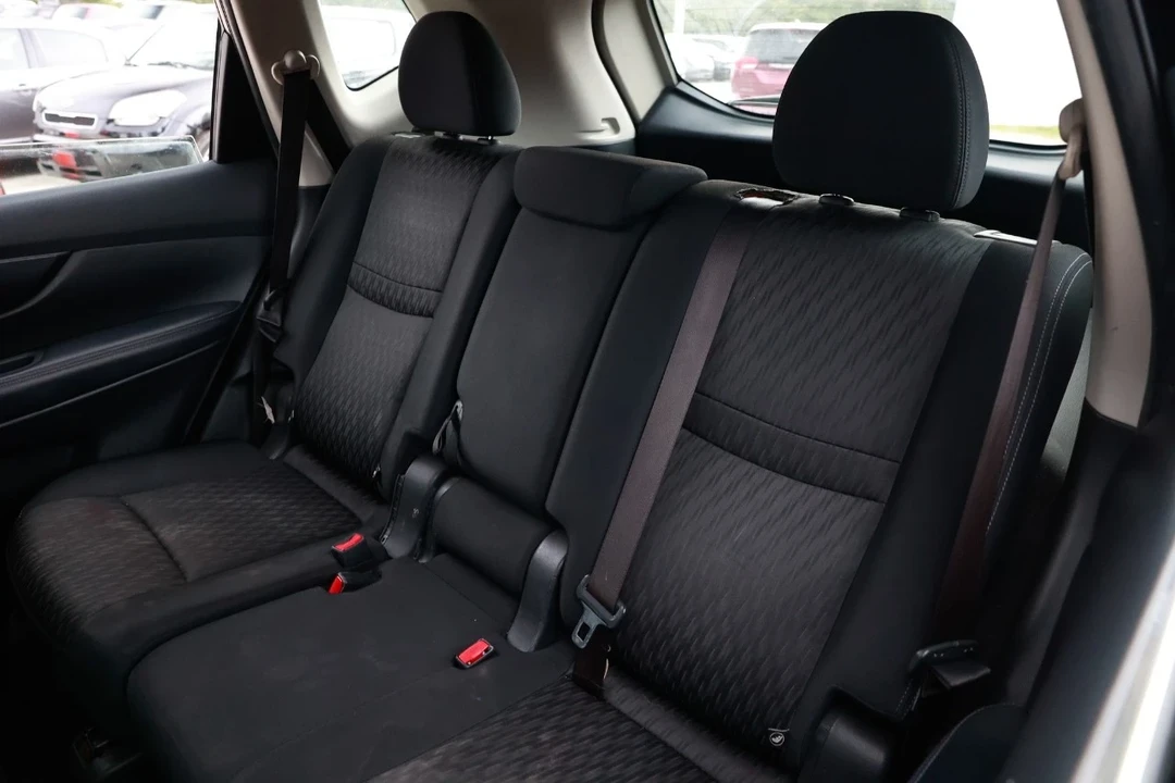 2017 Nissan Rogue - Image 8 of 21