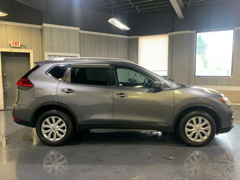 2017 Nissan Rogue - Image 8 of 12