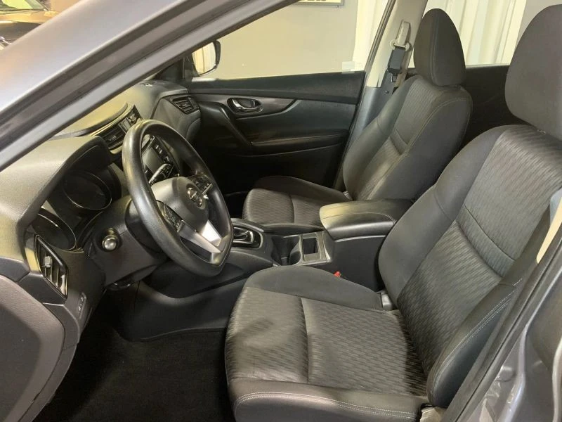 2017 Nissan Rogue - Image 9 of 12