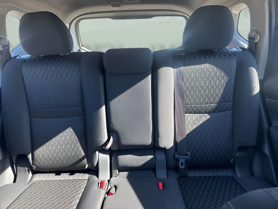 2017 Nissan Rogue - Image 10 of 12