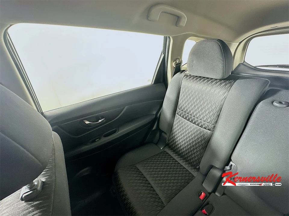2017 Nissan Rogue - Image 12 of 21