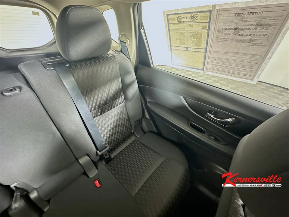 2017 Nissan Rogue - Image 14 of 21