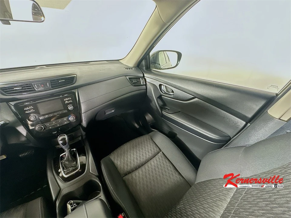 2017 Nissan Rogue - Image 11 of 21