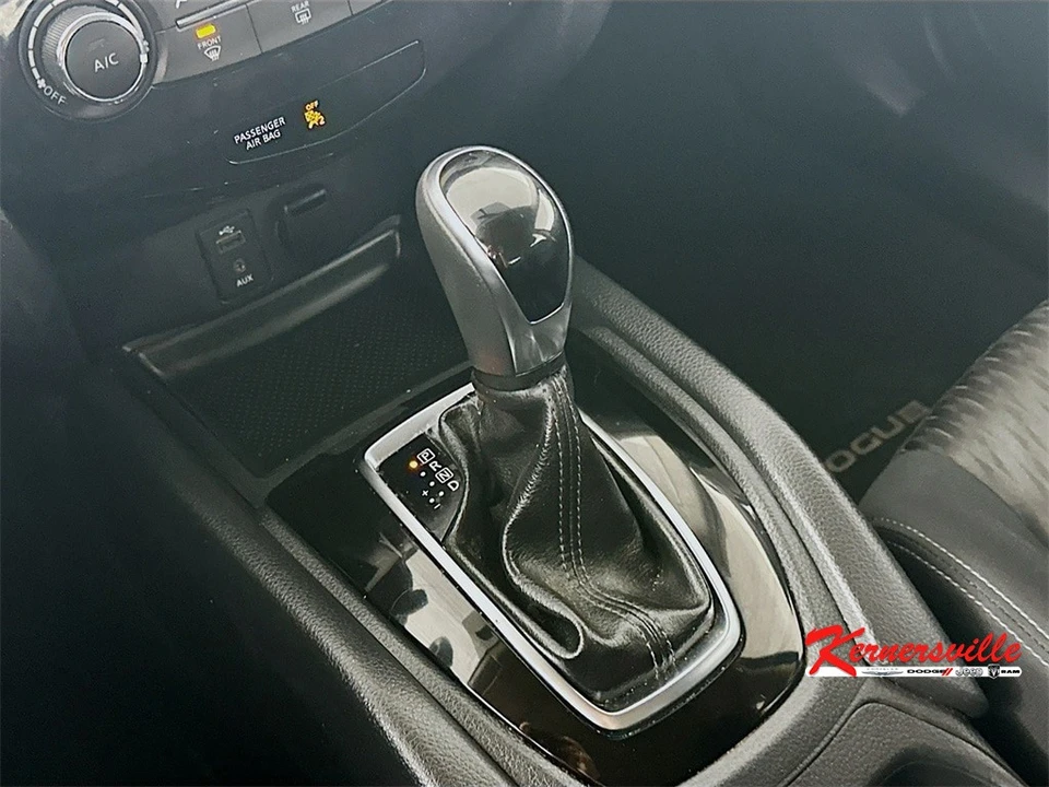 2017 Nissan Rogue - Image 16 of 21